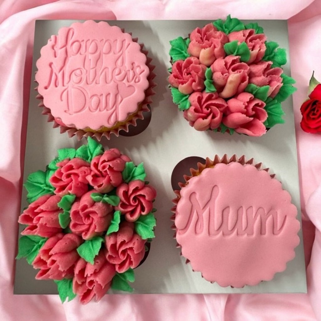 Luxury Mother's Day Cupcakes Vanilla Cupcakes